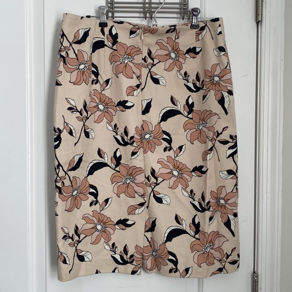 Ann Taylor Floral Pencil Skirt - Picture 2 of 2